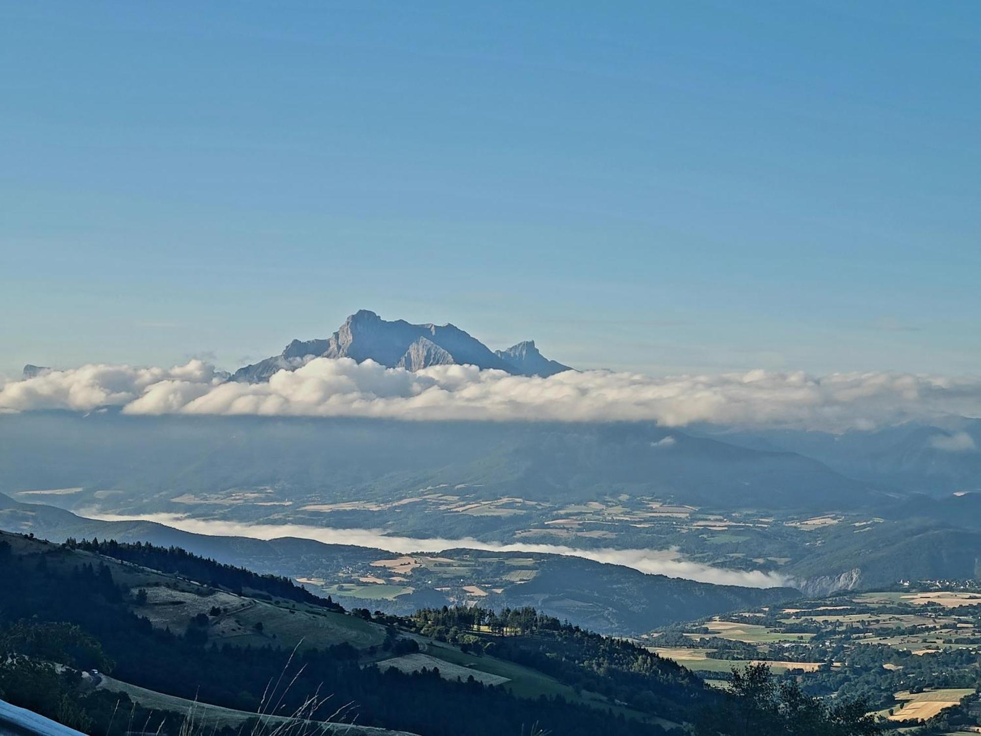 05 Honore 1500, Vue Montagne Et Lac, 2 Personnes, Serie Anthracite Netflix Apartment